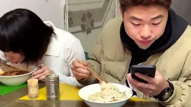 腌菜夫妇邻居爆料视频在线观看,揭秘真实生活点滴